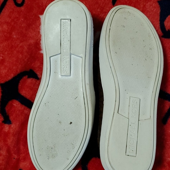 Shoes - Picture 3 of 4